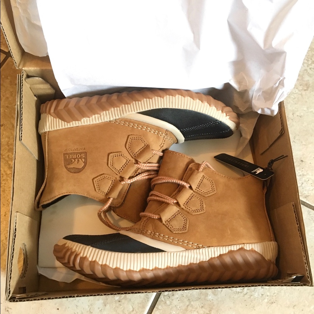 NEW Sorel Out N’ About Plus Boot - Women’s size 6 - Picture 1 of 3